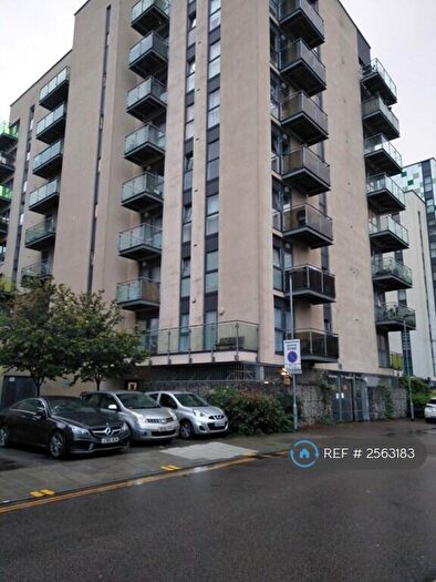 2 Bedroom Flat To Rent In Roehampton House, Dagenham, RM8