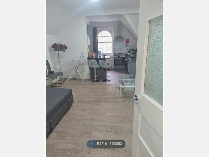 4 Bedroom Flat To Rent In Tower Bridge Road, London, SE1