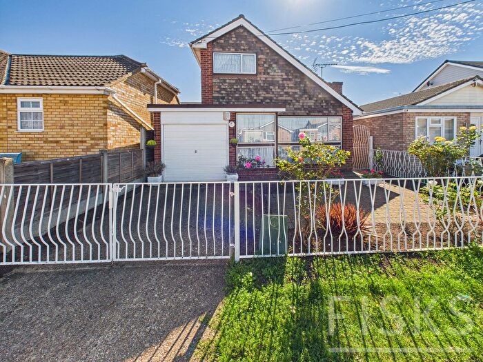1 Bedroom Detached House For Sale In Waarem Avenue, Canvey Island, SS8