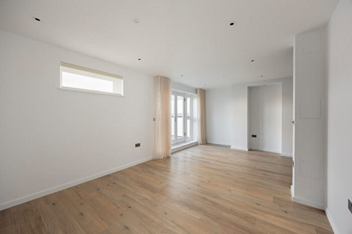 2 Bedroom Apartment To Rent In Flat, - Curtain Road, London, EC2A