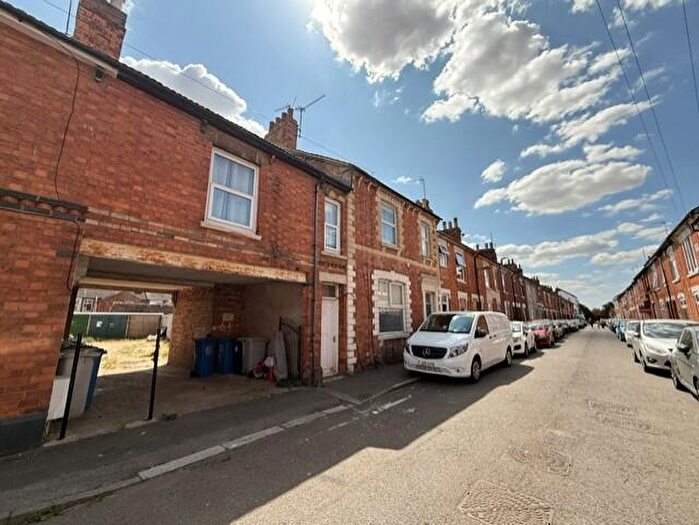 2 Bedroom House To Rent In King Street, Kettering, NN16