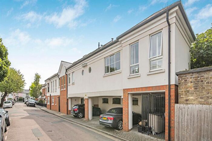 2 Bedroom Flat For Sale In North Worple Way, London, SW14