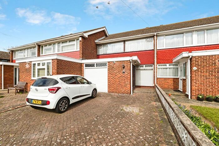 3 Bedroom House For Sale In Duxford Close, Hornchurch, RM12