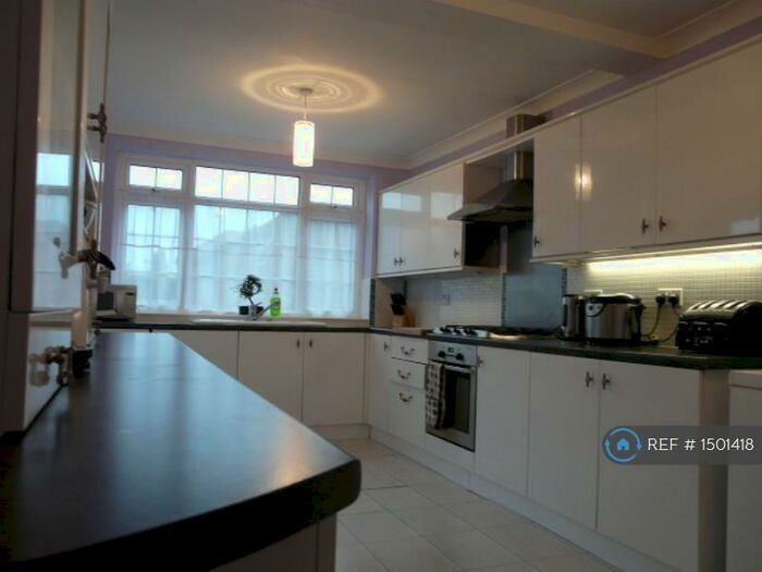 3 Bedroom Semi-Detached House To Rent In Plains Road, Nottingham, NG3