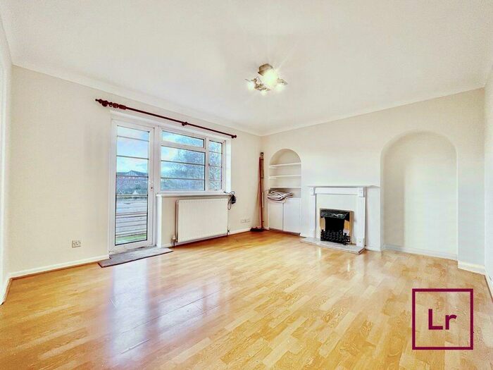 3 Bedroom Flat To Rent In Garden Close, Ruislip, Middlesex, HA4