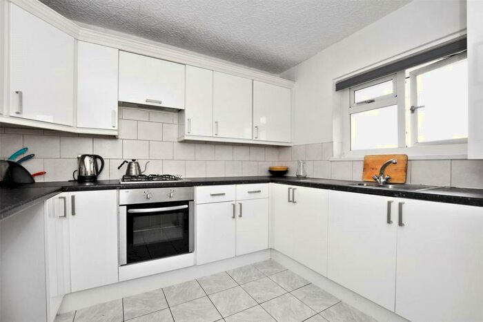 3 Bedroom Apartment To Rent In Gilbert House, Usk Street, London, E2