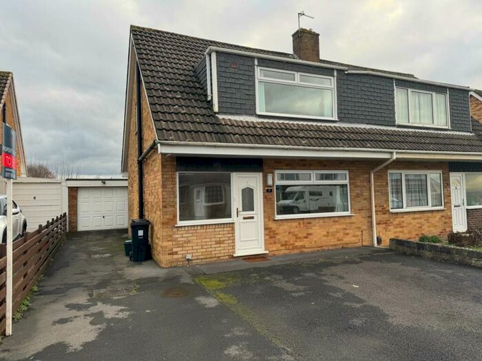 3 Bedroom Semi-Detached House To Rent In Standish Avenue, Stoke Lodge, Bristol, BS34