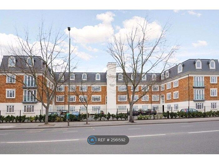 3 Bedroom Flat To Rent In Tweedy Road, Bromley, BR1