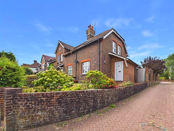 2 Bedroom End Terrace House For Sale In Limpsfield Road, South Croydon, CR2