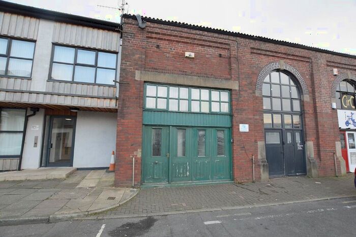 3 Bedroom Duplex To Rent In Bank Parade, Burnley, Lancashire, BB11