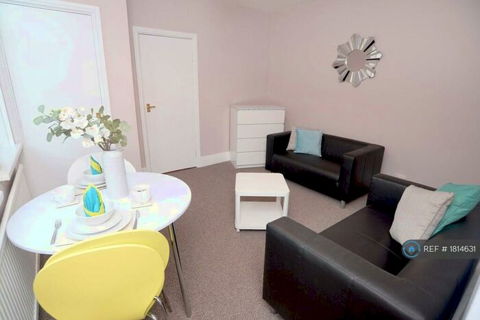 1 Bedroom Flat To Rent In Clytha Square, Newport, NP20