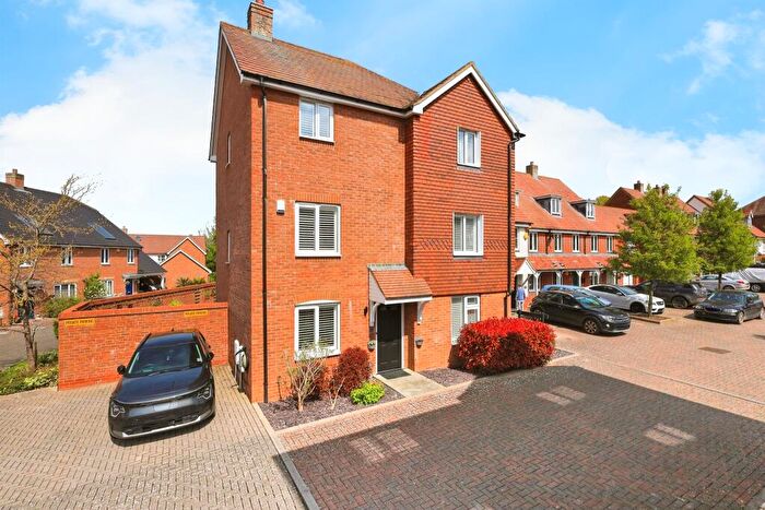 4 Bedroom Detached House For Sale In Solent Crescent, Hailsham, BN27