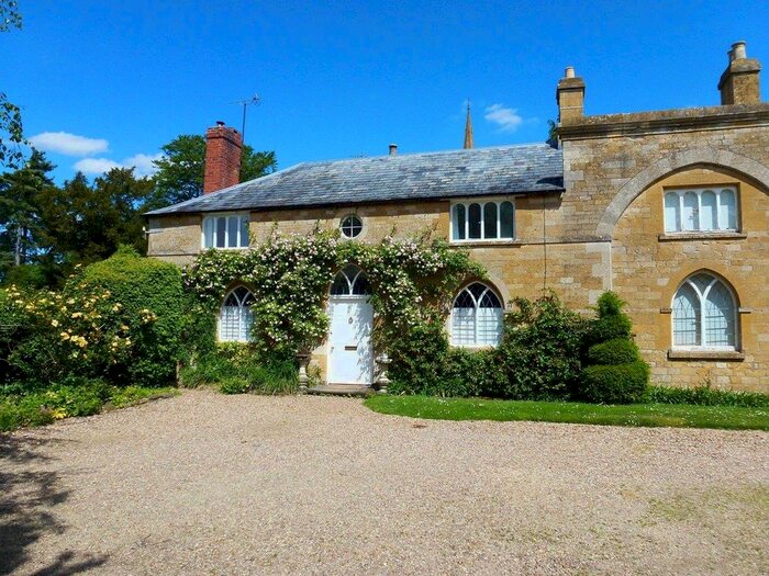 3 Bedroom Semi-Detached House To Rent In The Square, Toddington, Cheltenham, GL54