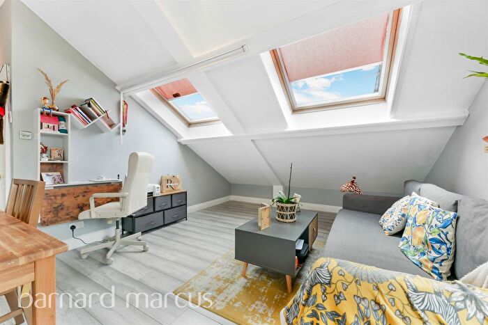 1 Bedroom Flat For Sale In London Road, Mitcham, CR4