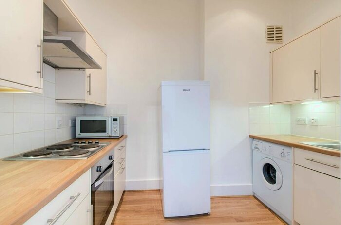 2 Bedroom Flat To Rent In Earls Court Road, Earls Court, London, SW5
