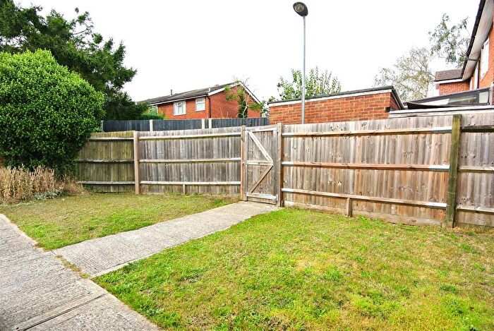 1 Bedroom Flat To Rent In Elmbank Avenue, Englefield Green, Egham, TW20