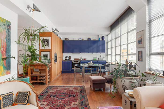 1 Bedroom Apartment For Sale In , Canal Bldg, Shepherdess Walk, London, Uk, N1