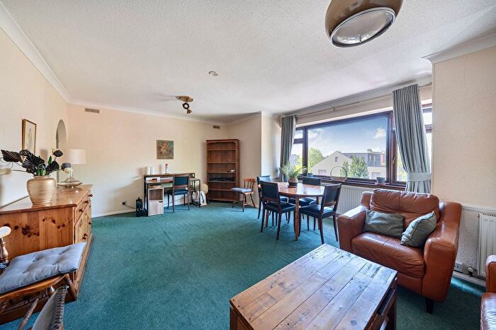 1 Bedroom Flat To Rent In Castlebar Road, Ealing, London, W5