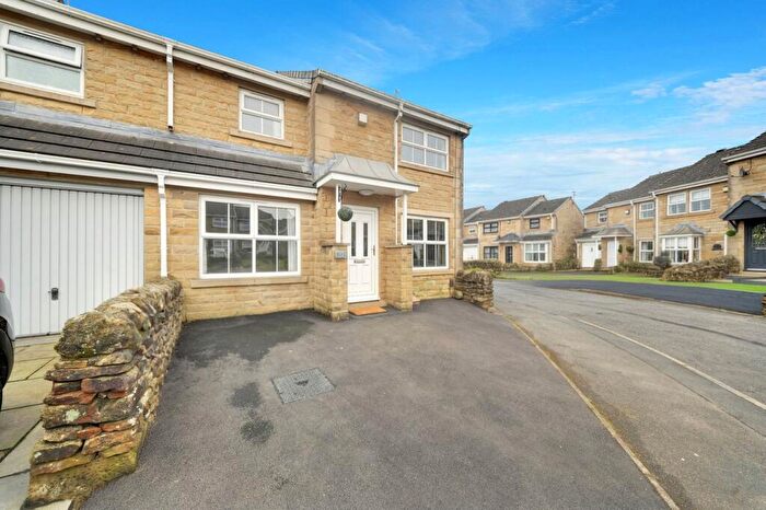 3 Bedroom End Of Terrace House For Sale In New Taylor Fold, Lancashire, Harle Syke, Burnley, BB10