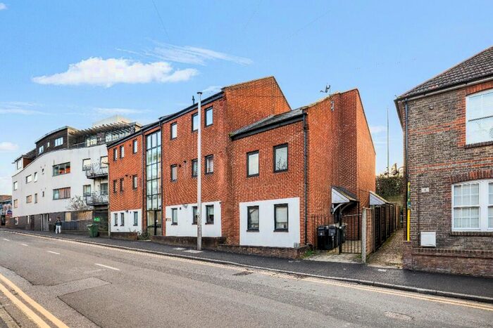 1 Bedroom Flat To Rent In Walnut Tree Close, Guildford, Surrey, GU1