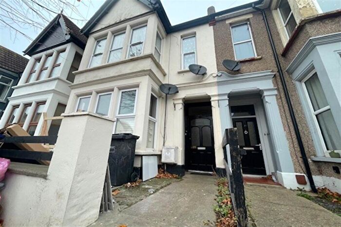 2 Bedroom Flat To Rent In Windermere Road, Southend On Sea, SS1