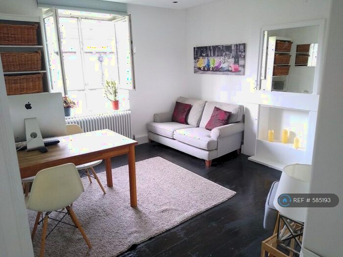 3 Bedroom Flat To Rent In Greenham House, London, E9