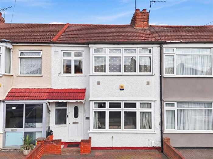 3 Bedroom Terraced House For Sale In Albany Park Avenue, Enfield, EN3
