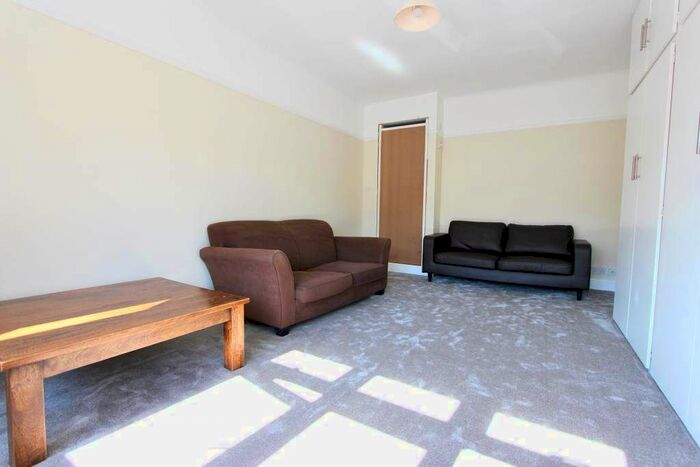 2 Bedroom Flat To Rent In Monkfrith Avenue, London, N14