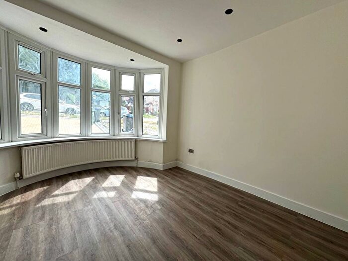 6 Bedroom Terraced House To Rent In London, NW9