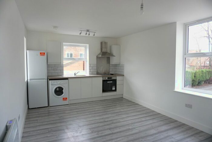 1 Bedroom Flat To Rent In Third Avenue, Nottingham, NG7