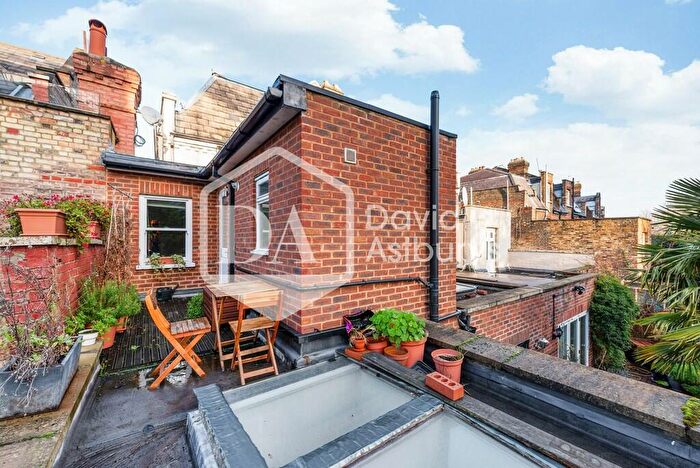 Apartment To Rent In Weston Park, Crouch End, Hornsey, N8