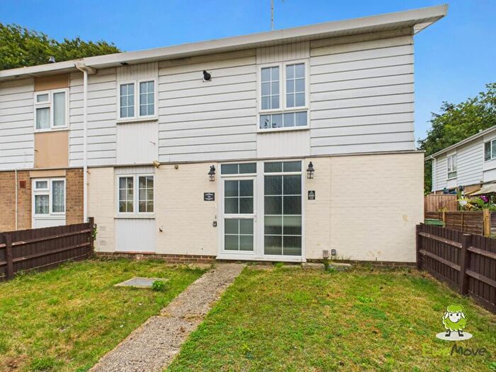 3 Bedroom End Of Terrace House For Sale In Romsey Close, Basingstoke, Hampshire, RG24