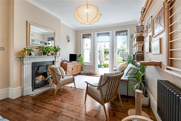 2 Bedroom Apartment For Sale In Lordship Lane, East Dulwich, London, SE22