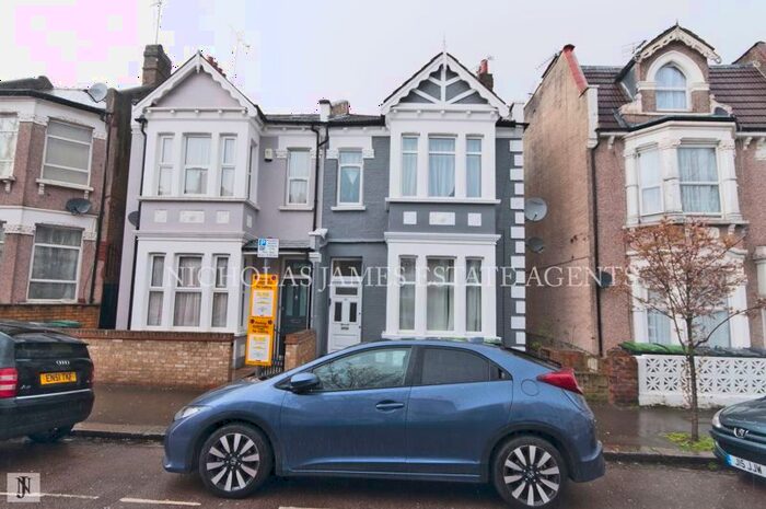 2 Bedroom Flat To Rent In Lausanne Road, Haringey, London, N8