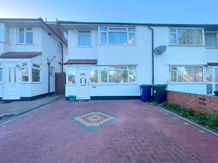 4 Bedroom Semi-Detached House To Rent In Greenford Road, Greenford, Greater London, UB6