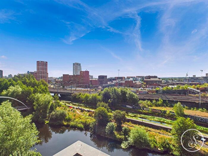 2 Bedroom Flat To Rent In Whitehall Waterfront, Riverside Way, Leeds, LS1