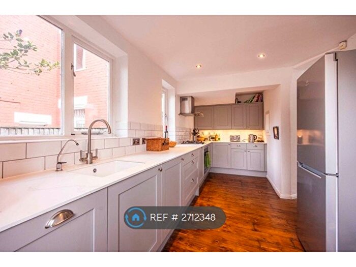 2 Bedroom Flat To Rent In Acton Lane, London, W4