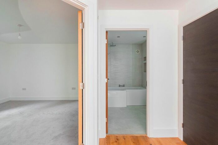 1 Bedroom Flat For Sale In Quaker Lane, Thornbury, Bristol, BS35
