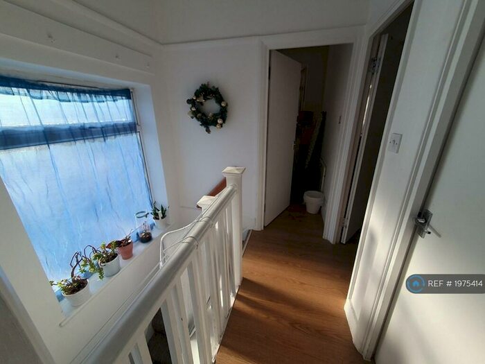 2 Bedroom Maisonette To Rent In Church Lane, London, NW9