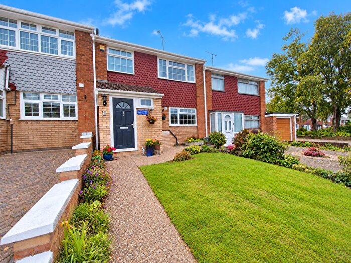 3 Bedroom Terraced House For Sale In St. Olams Close, Luton, Bedfordshire, LU3