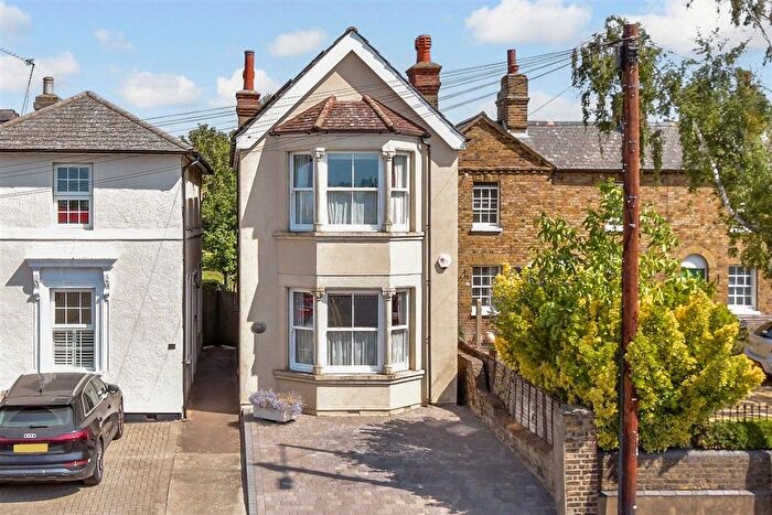 3 Bedroom Detached House For Sale In Dartford Road, Dartford, Kent, DA1