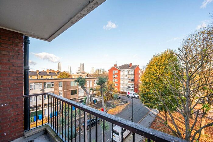 2 Bedroom Flat To Rent In Olney Road, Elephant And Castle, London, SE17