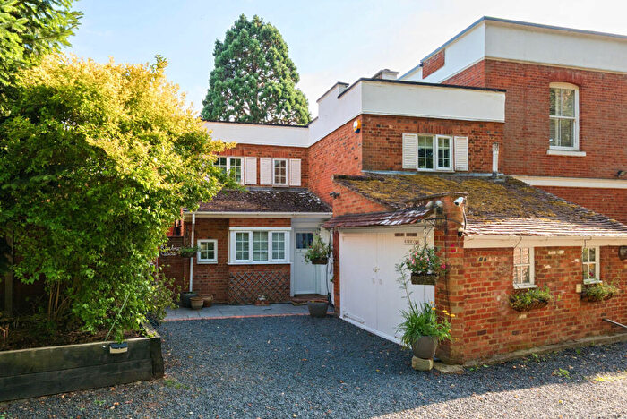 4 Bedroom End Of Terrace House For Sale In St. Anns Hill Road, Chertsey, KT16