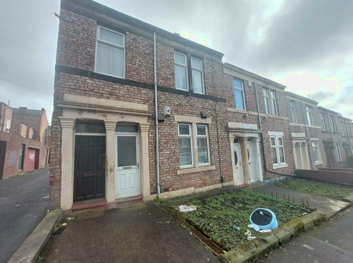 2 Bedroom Apartment To Rent In Shipcote Terrace, Gateshead, Tyne And Wear, NE8