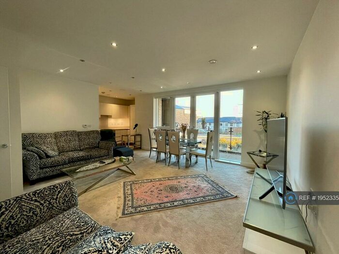 2 Bedroom Flat To Rent In Garrison Heights, London, NW7