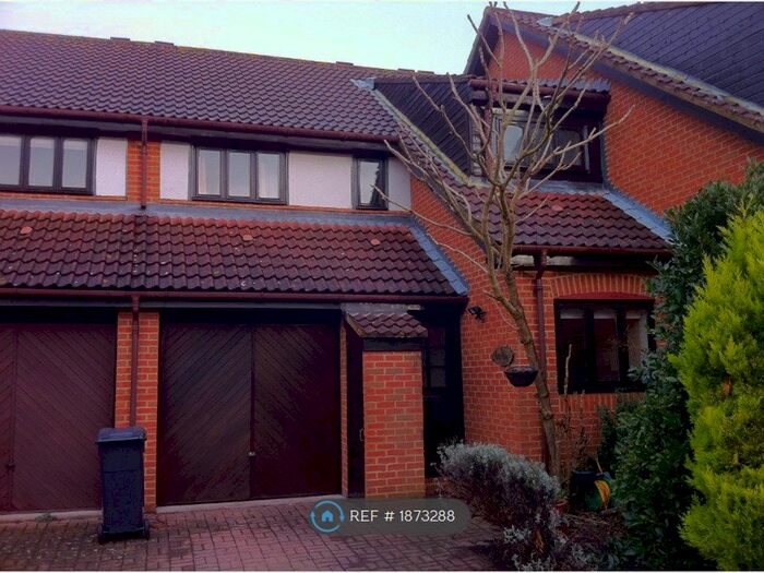 3 Bedroom Terraced House To Rent In Hatch Place, Kingston Upon Thames, KT2