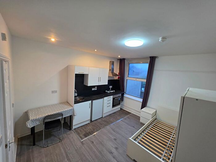 Studio To Rent In Newport Road, Cardiff, CF24