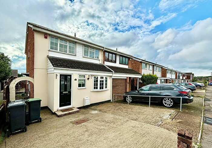 3 Bedroom House To Rent In View Close, Chigwell, IG7