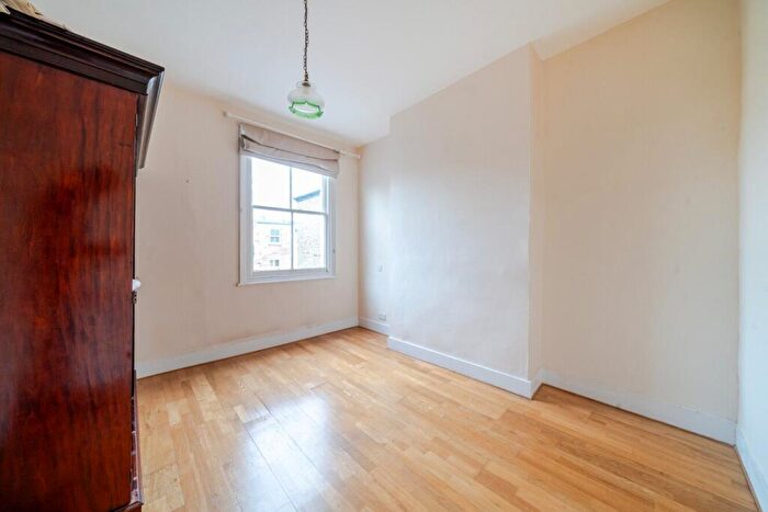 4 Bedroom House To Rent In Salcott Road, Battersea, London, SW11
