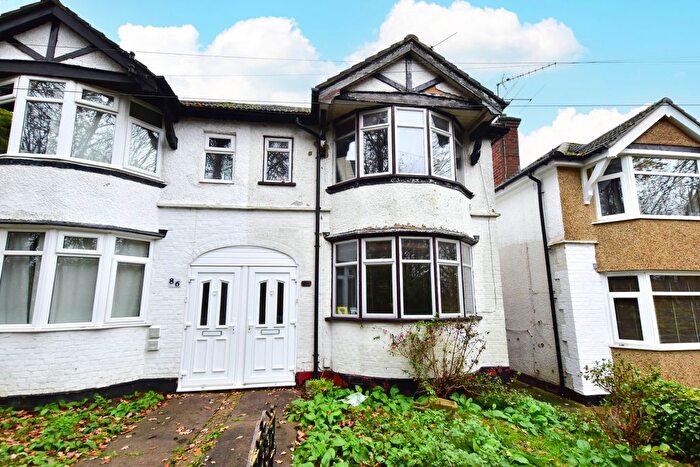 3 Bedroom Semi Detached House For Sale In North Western Avenue, Watford, WD25